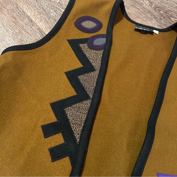 Vintage Beppa Wool vest with geometric designs - Picture 3 of 9